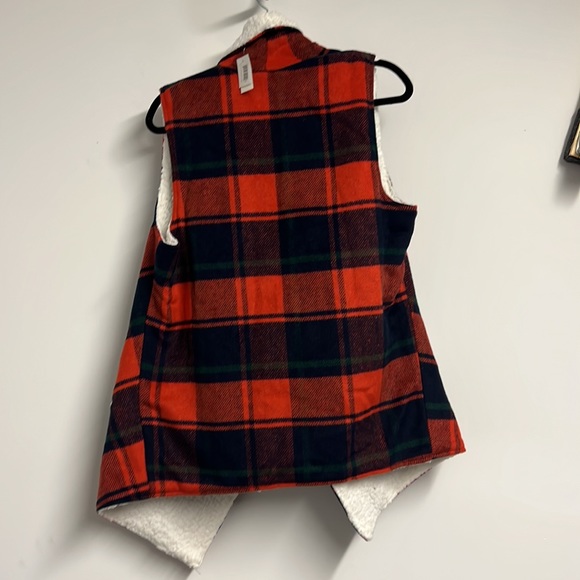 Top It Off - Sherpa Sweater Vest with Pockets - Picture 2 of 6